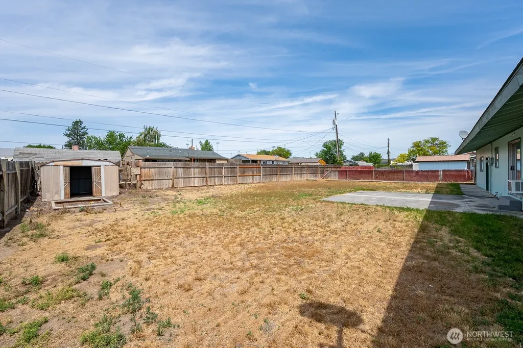 530 W Crest Moses Lake WA 98837