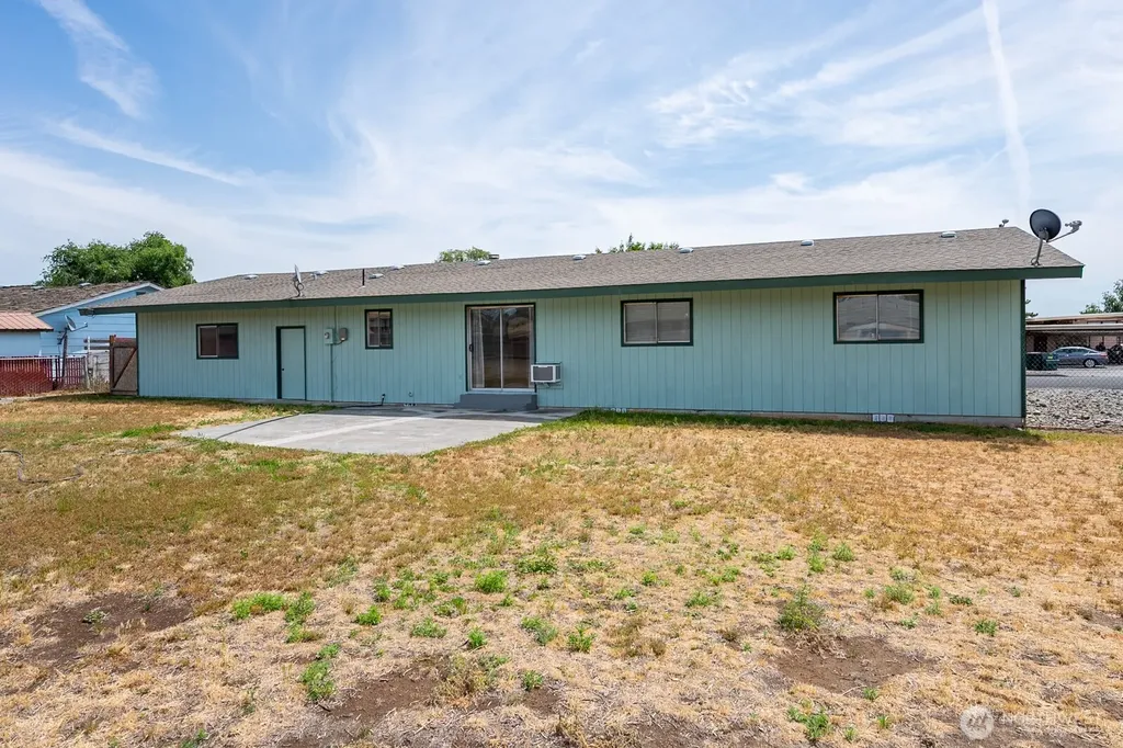 530 W Crest Moses Lake WA 98837
