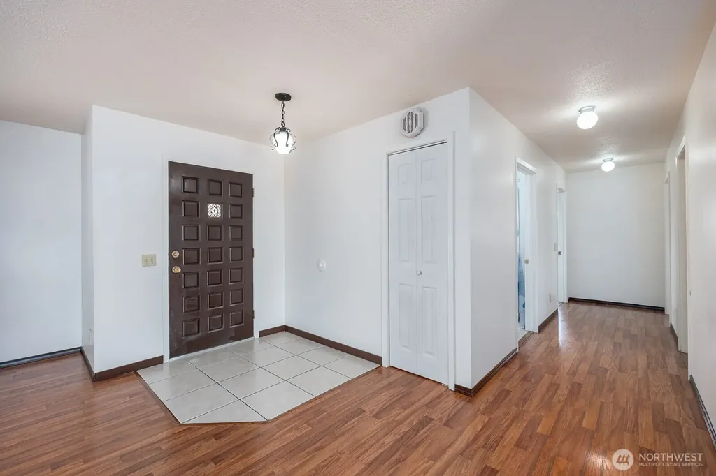530 W Crest Moses Lake WA 98837