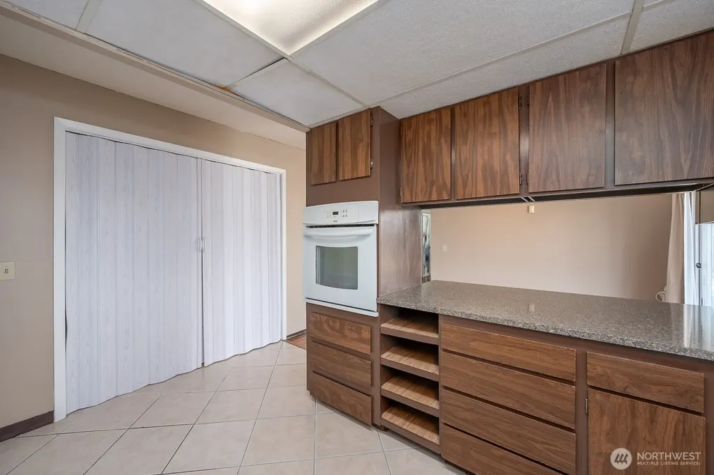 530 W Crest Moses Lake WA 98837