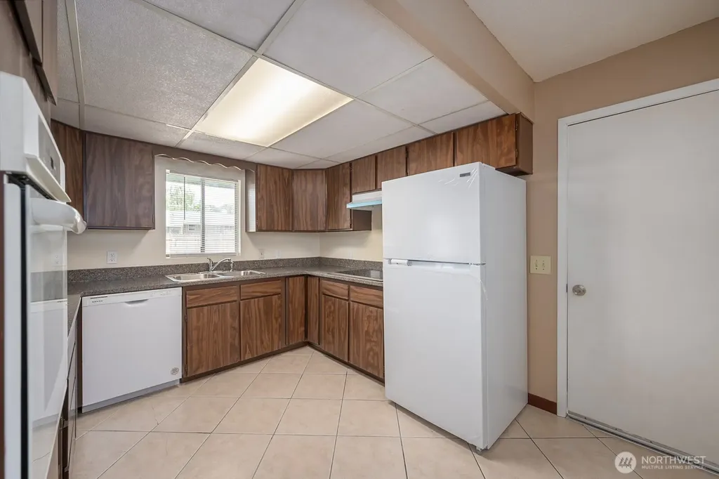 530 W Crest Moses Lake WA 98837