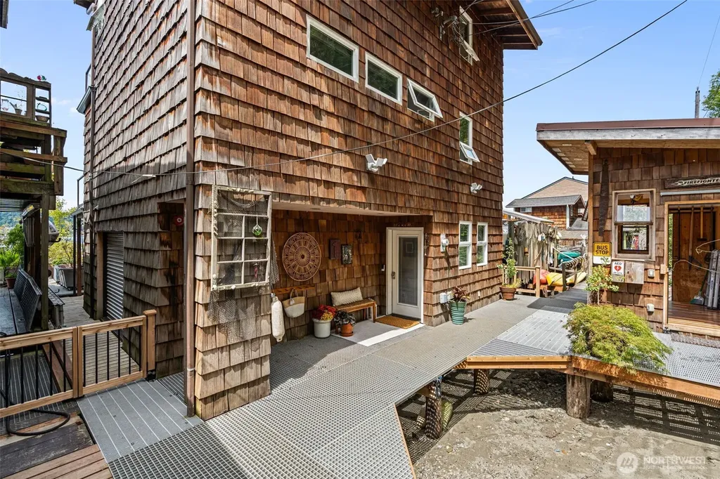 15 N Salmon Beach Tacoma WA 98407