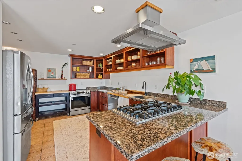 15 N Salmon Beach Tacoma WA 98407