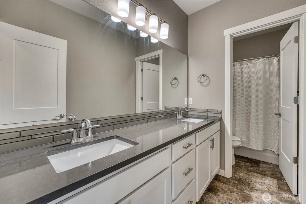 768 NW Ashford Loop Bremerton WA 98311