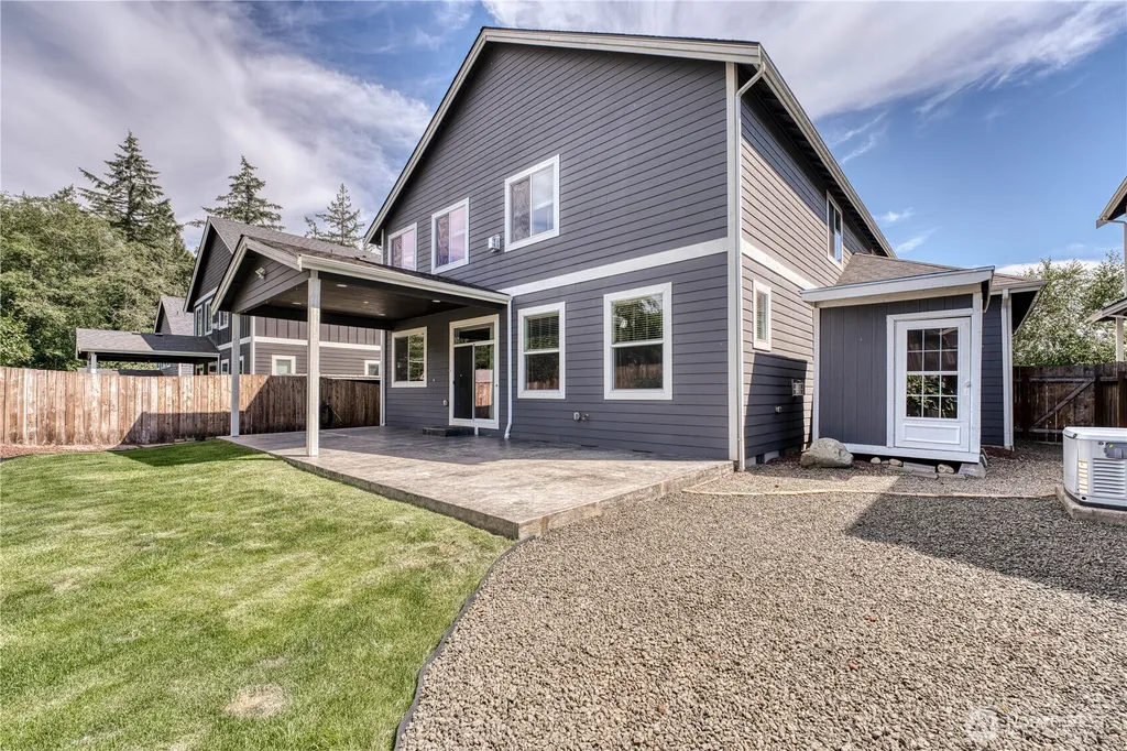 768 NW Ashford Loop Bremerton WA 98311