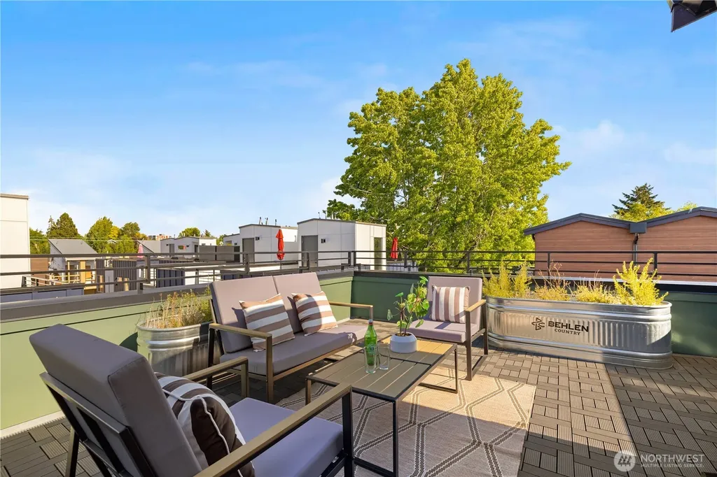 1704 N 47th Street Seattle WA 98103
