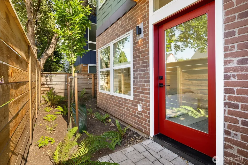 1704 N 47th Street Seattle WA 98103