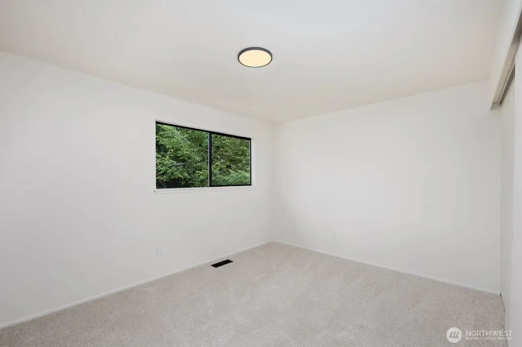 25327 33rd Place S Kent WA 98032