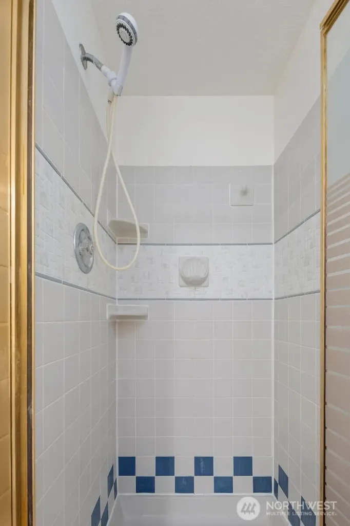 25327 33rd Place S Kent WA 98032