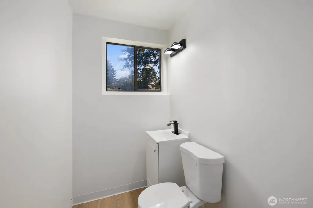 25327 33rd Place S Kent WA 98032