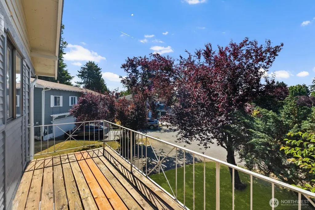 25327 33rd Place S Kent WA 98032