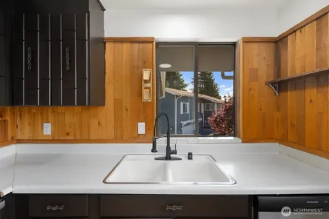 25327 33rd Place S Kent WA 98032
