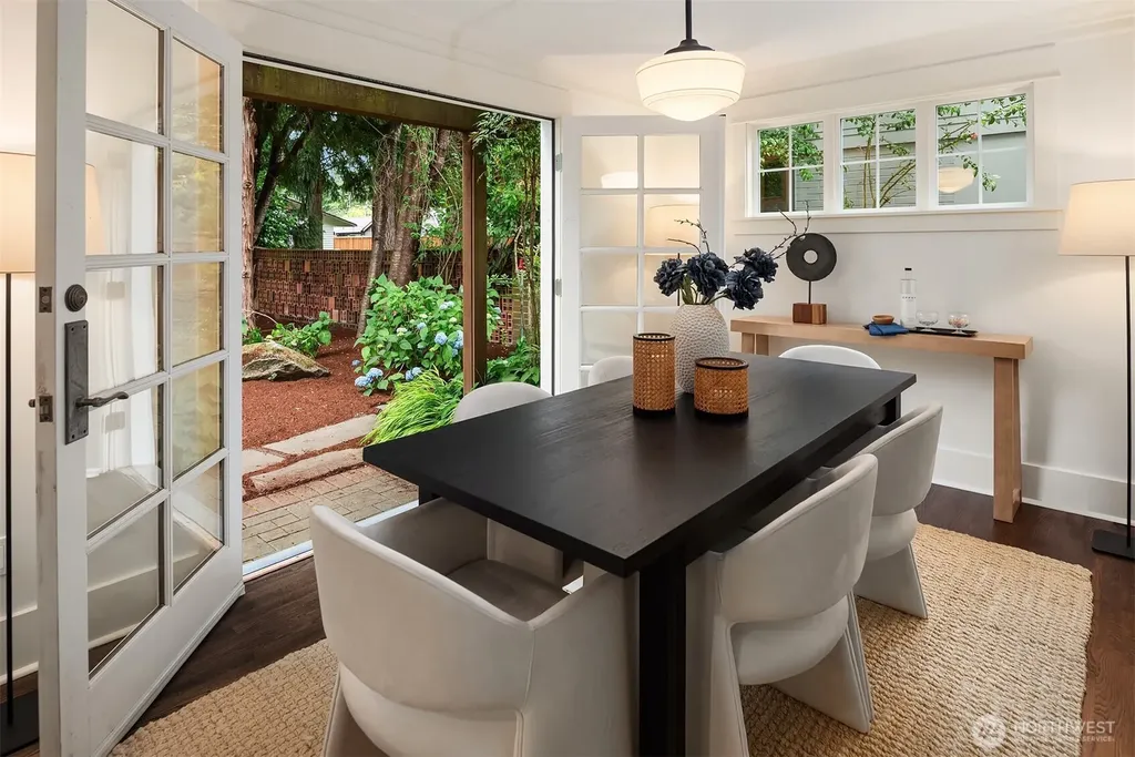 4712 90th Avenue SE Mercer Island WA 98040