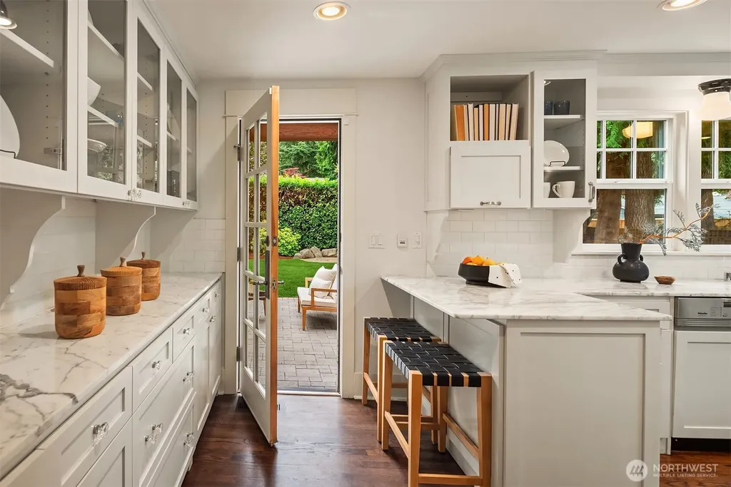 4712 90th Avenue SE Mercer Island WA 98040