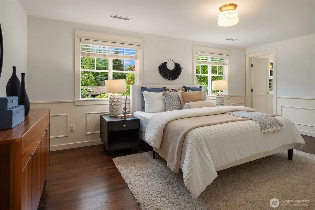 4712 90th Avenue SE Mercer Island WA 98040
