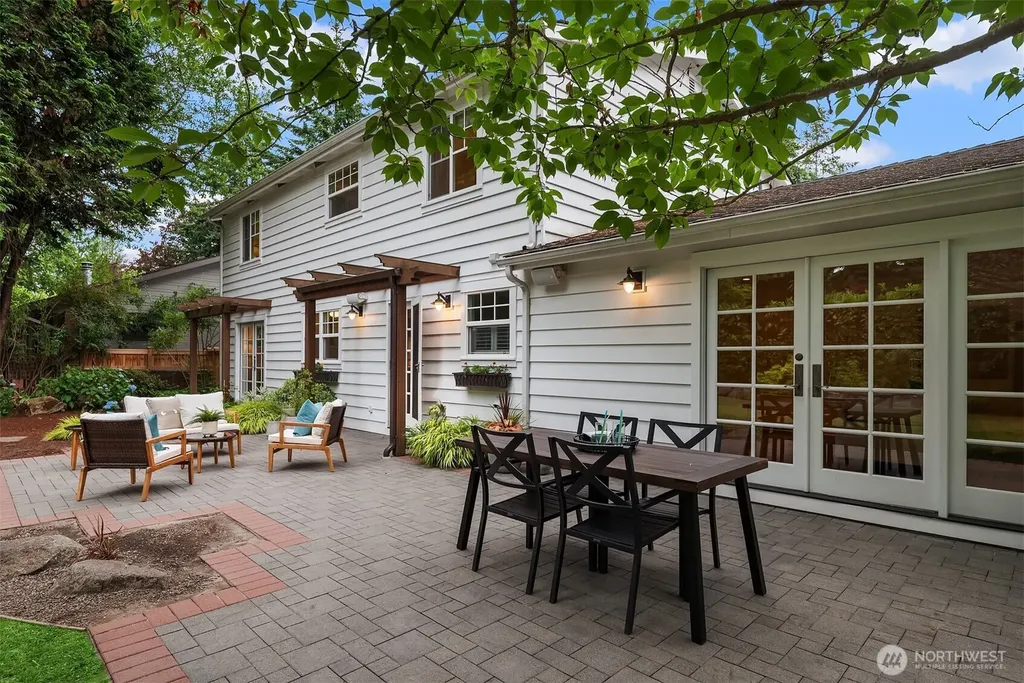 4712 90th Avenue SE Mercer Island WA 98040