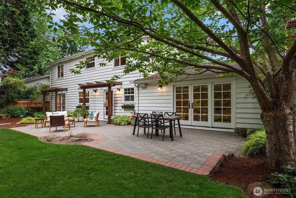 4712 90th Avenue SE Mercer Island WA 98040