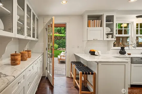 4712 90th Avenue SE Mercer Island WA 98040