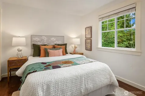 4712 90th Avenue SE Mercer Island WA 98040