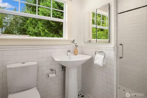 4712 90th Avenue SE Mercer Island WA 98040