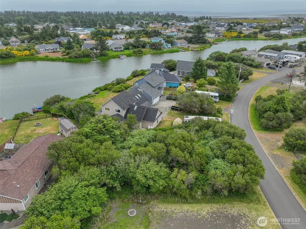 134 Sea Breeze Loop SW Ocean Shores WA 98569