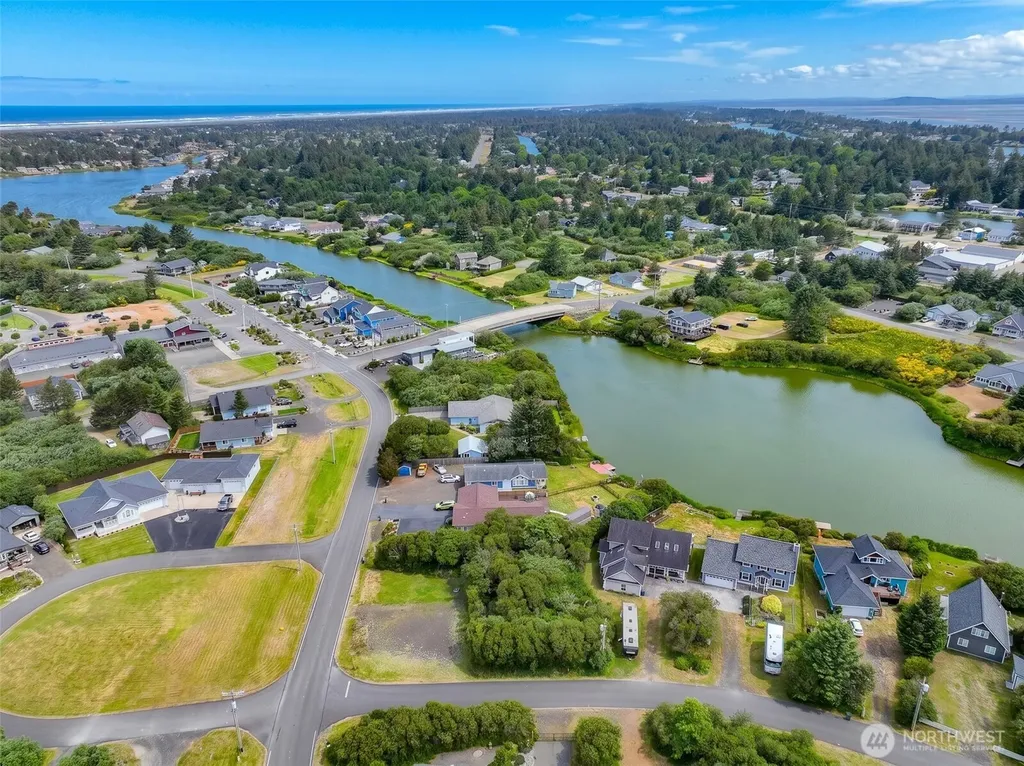 134 Sea Breeze Loop SW Ocean Shores WA 98569