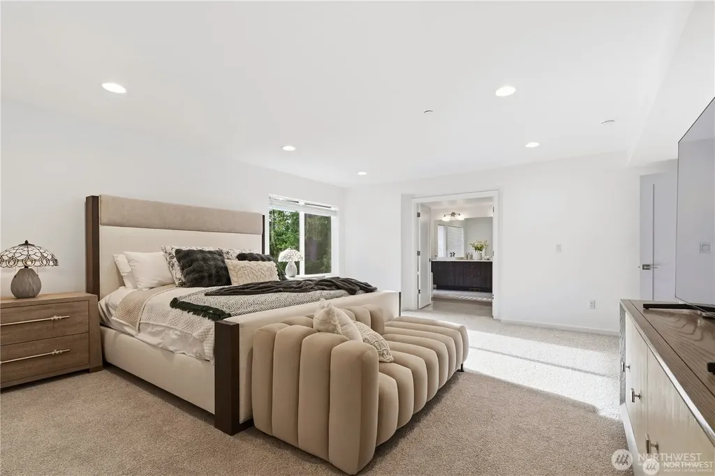 6563 SE 8th Place Renton WA 98059