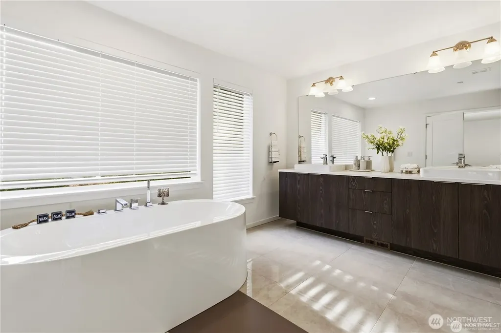 6563 SE 8th Place Renton WA 98059