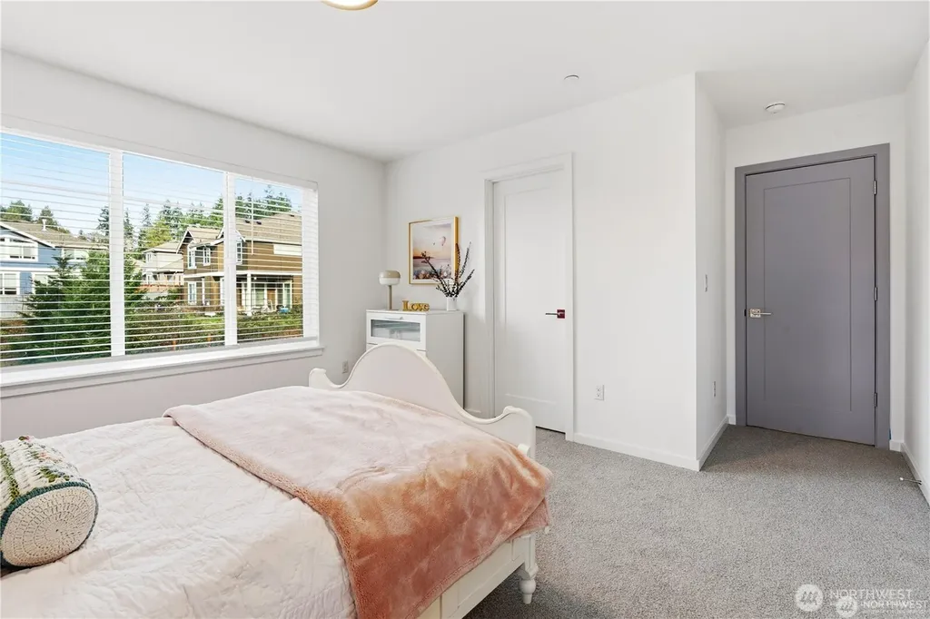 6563 SE 8th Place Renton WA 98059