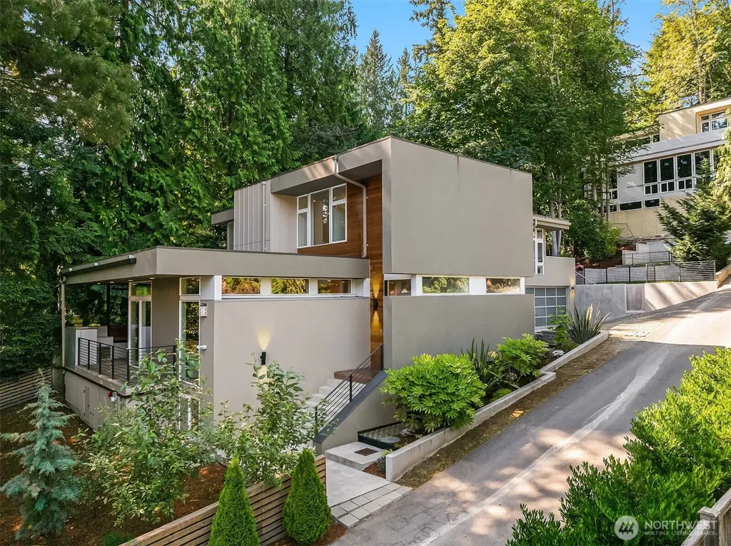 10827 108th Lane NE Kirkland WA 98033