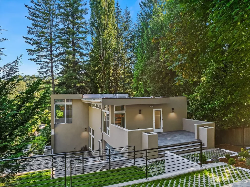 10827 108th Lane NE Kirkland WA 98033