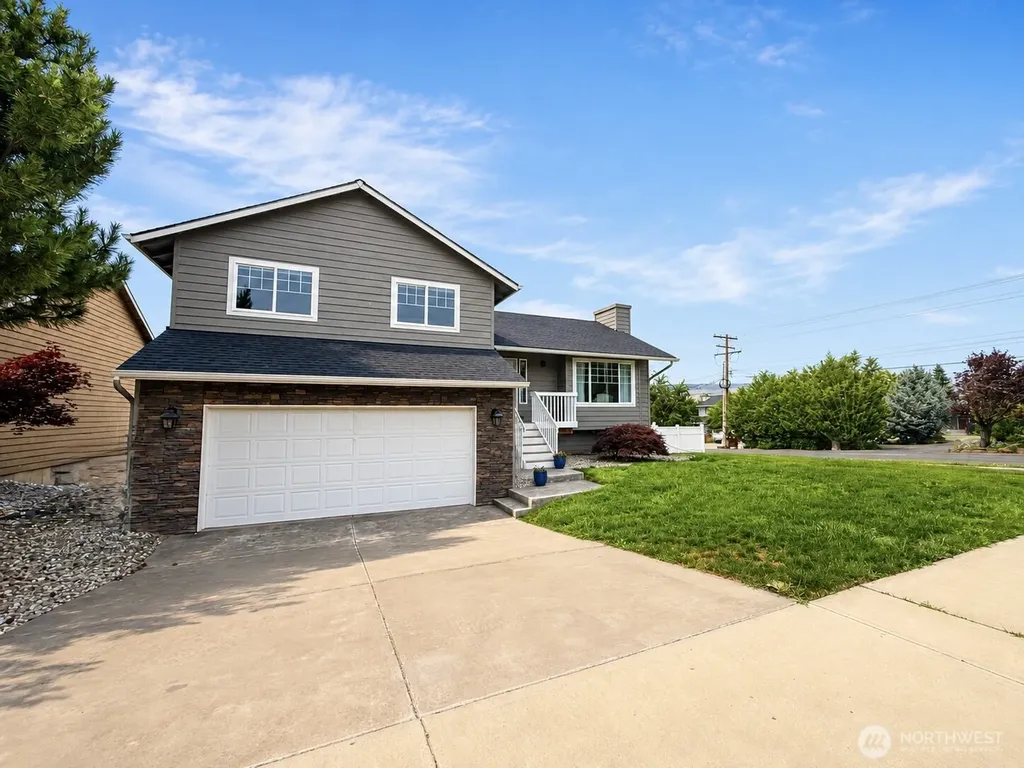 576 Saddle Rock Loop Wenatchee WA 98801