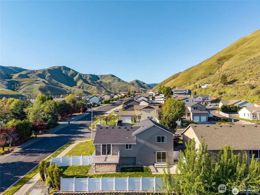 576 Saddle Rock Loop Wenatchee WA 98801
