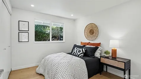 6560 W Mercer Way Mercer Island WA 98040