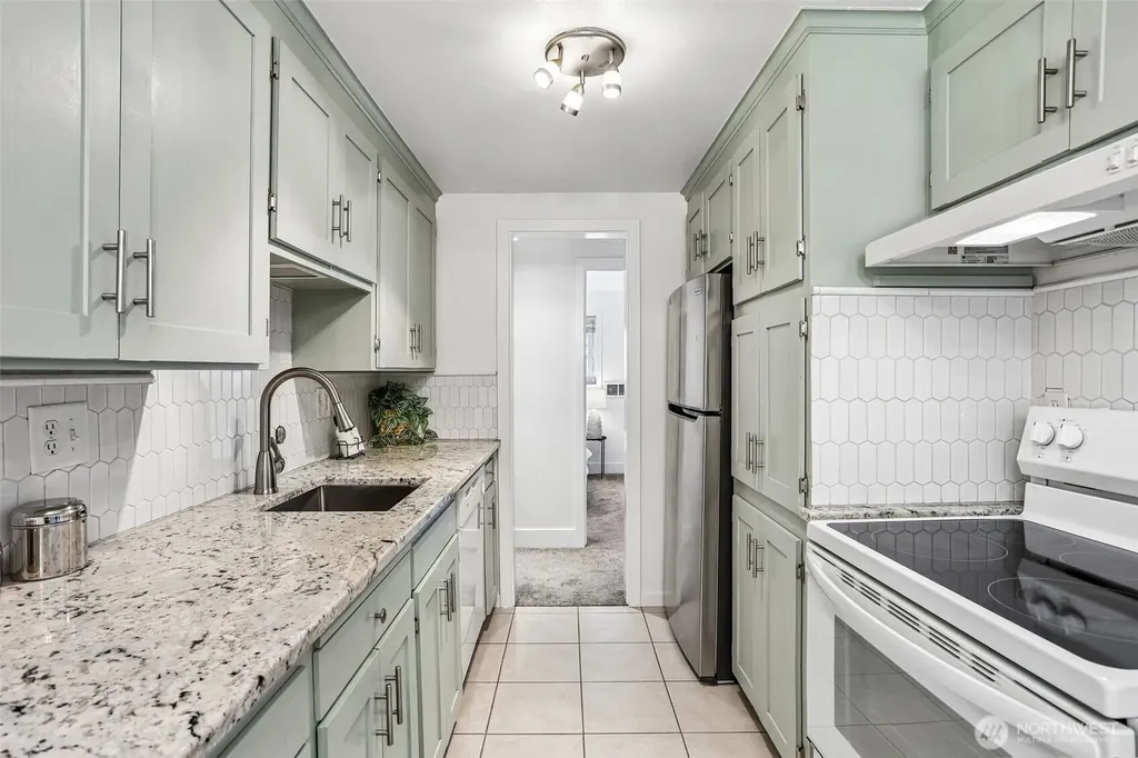 8354 11th Avenue NW Seattle WA 98117