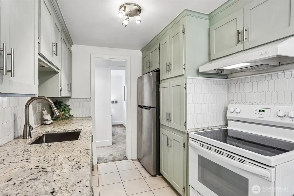 8354 11th Avenue NW Seattle WA 98117