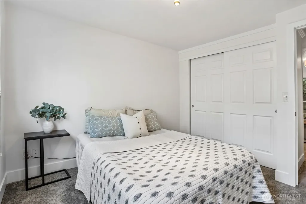 8354 11th Avenue NW Seattle WA 98117
