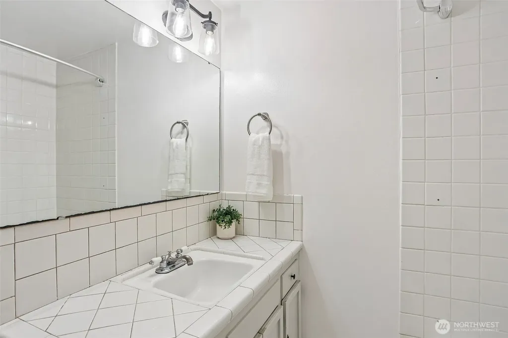 8354 11th Avenue NW Seattle WA 98117