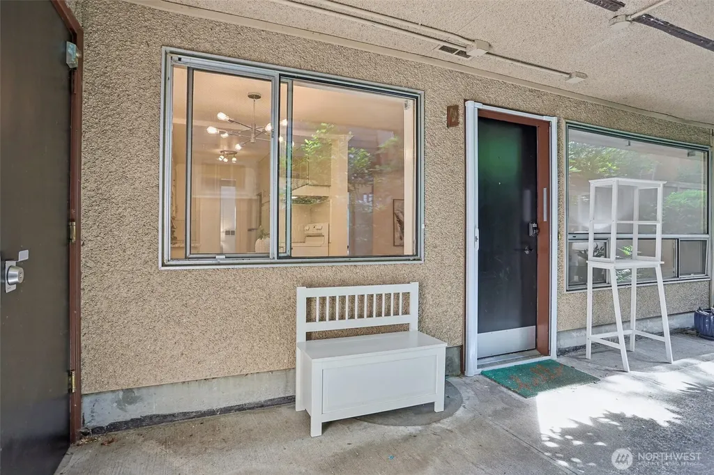 8354 11th Avenue NW Seattle WA 98117