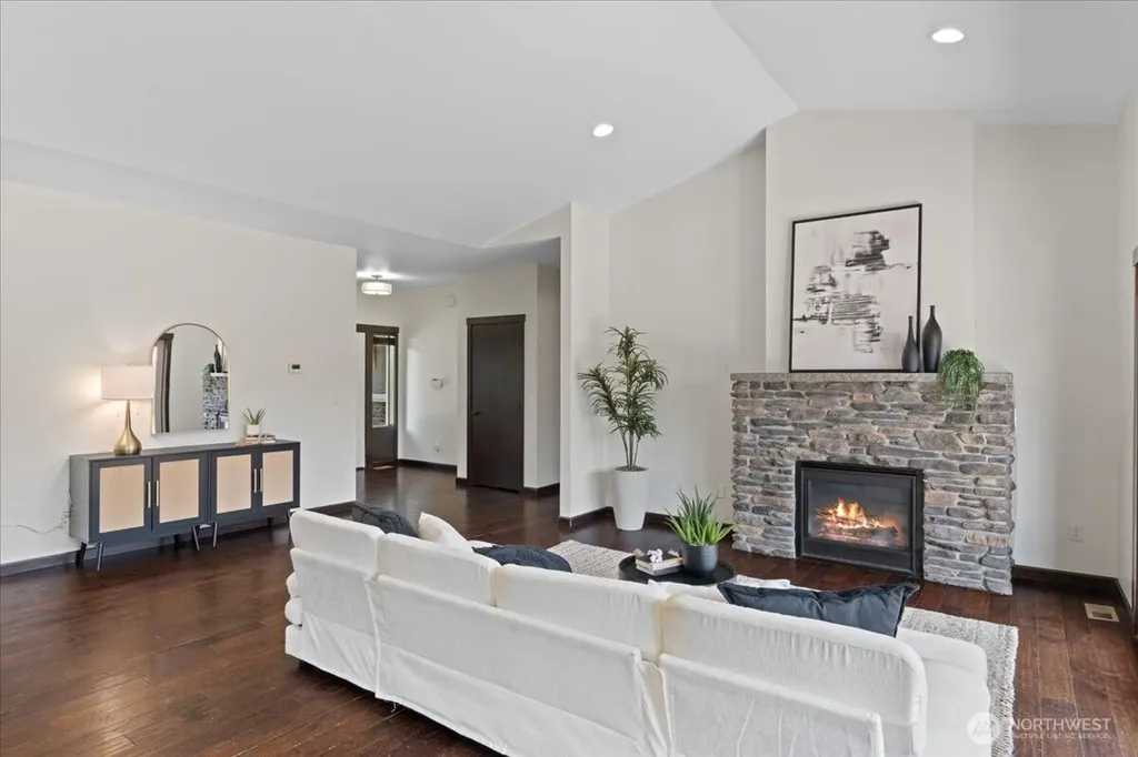 7523 Broadway Everett WA 98203