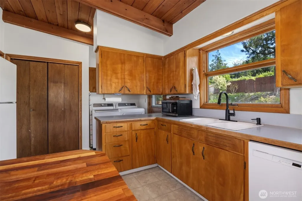 2210 Huron Street Bellingham WA 98229