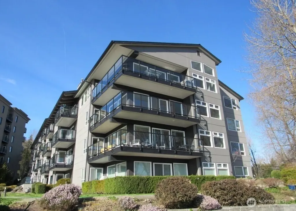 9201 NE Juanita Drive Kirkland WA 98034