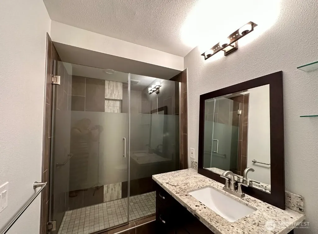 9201 NE Juanita Drive Kirkland WA 98034