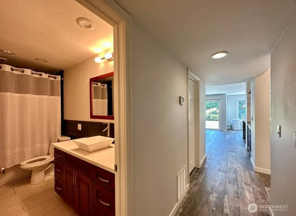 9201 NE Juanita Drive Kirkland WA 98034
