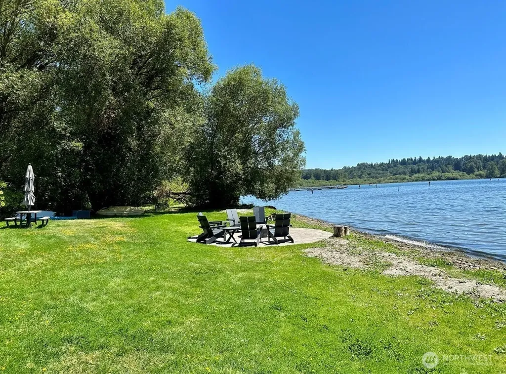 9201 NE Juanita Drive Kirkland WA 98034