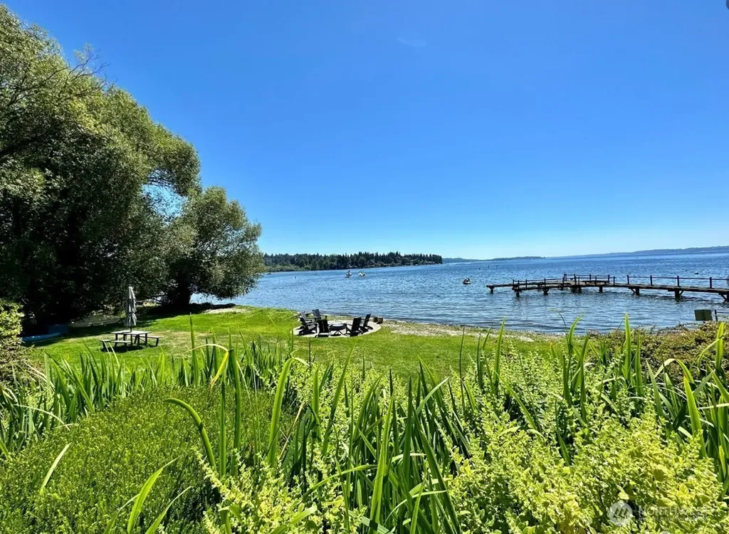 9201 NE Juanita Drive Kirkland WA 98034