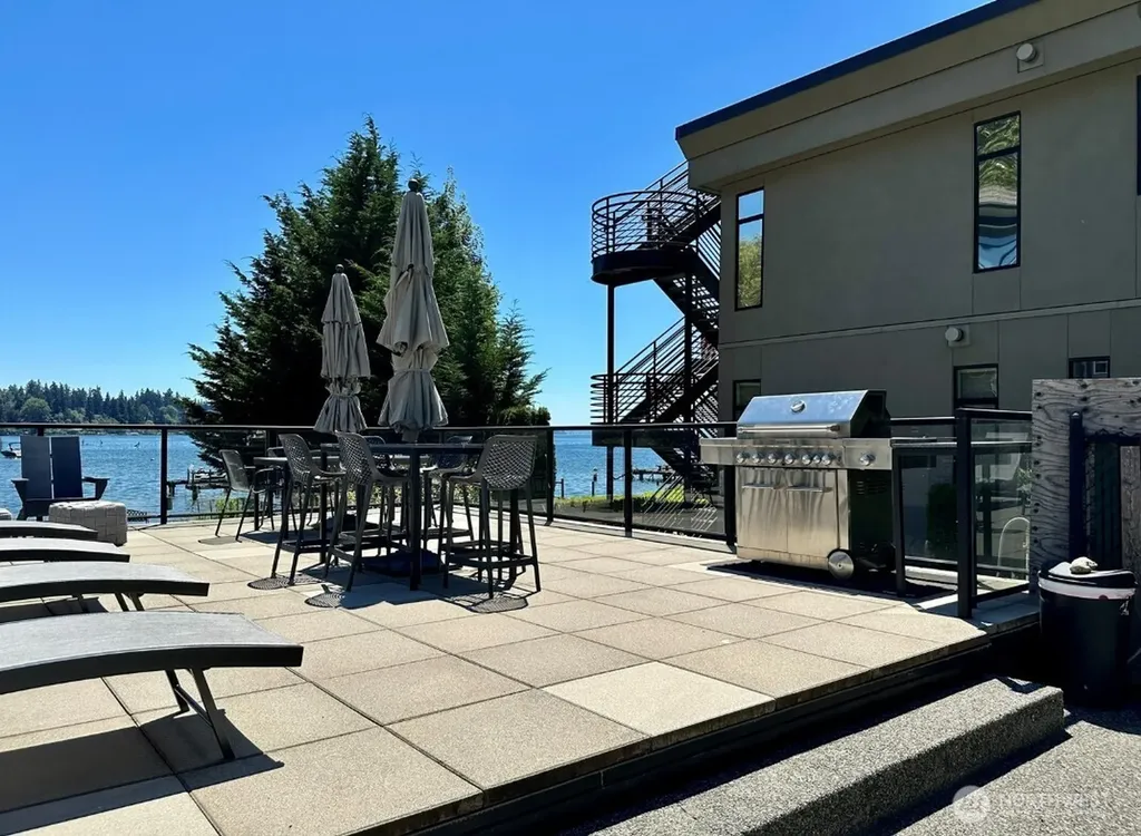 9201 NE Juanita Drive Kirkland WA 98034