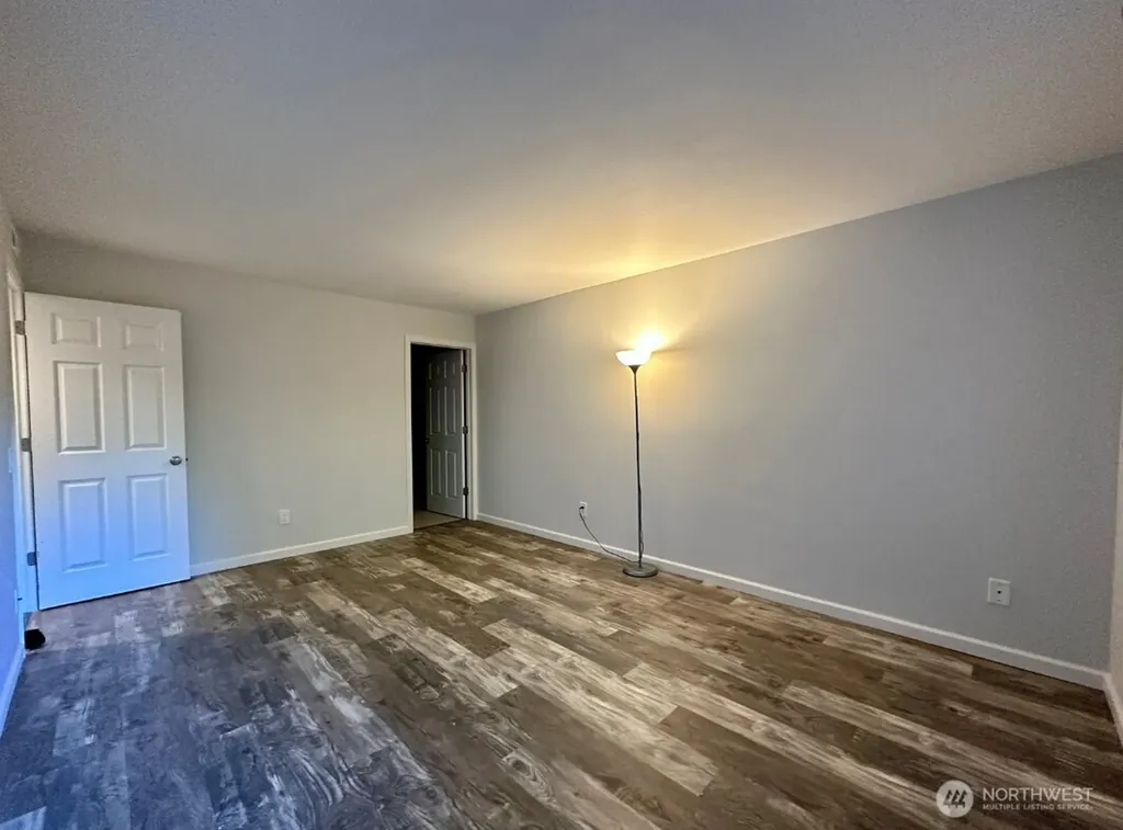 9201 NE Juanita Drive Kirkland WA 98034