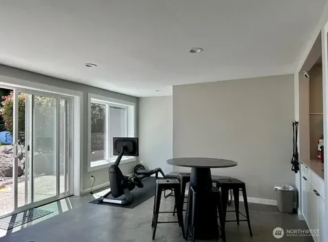 9201 NE Juanita Drive Kirkland WA 98034