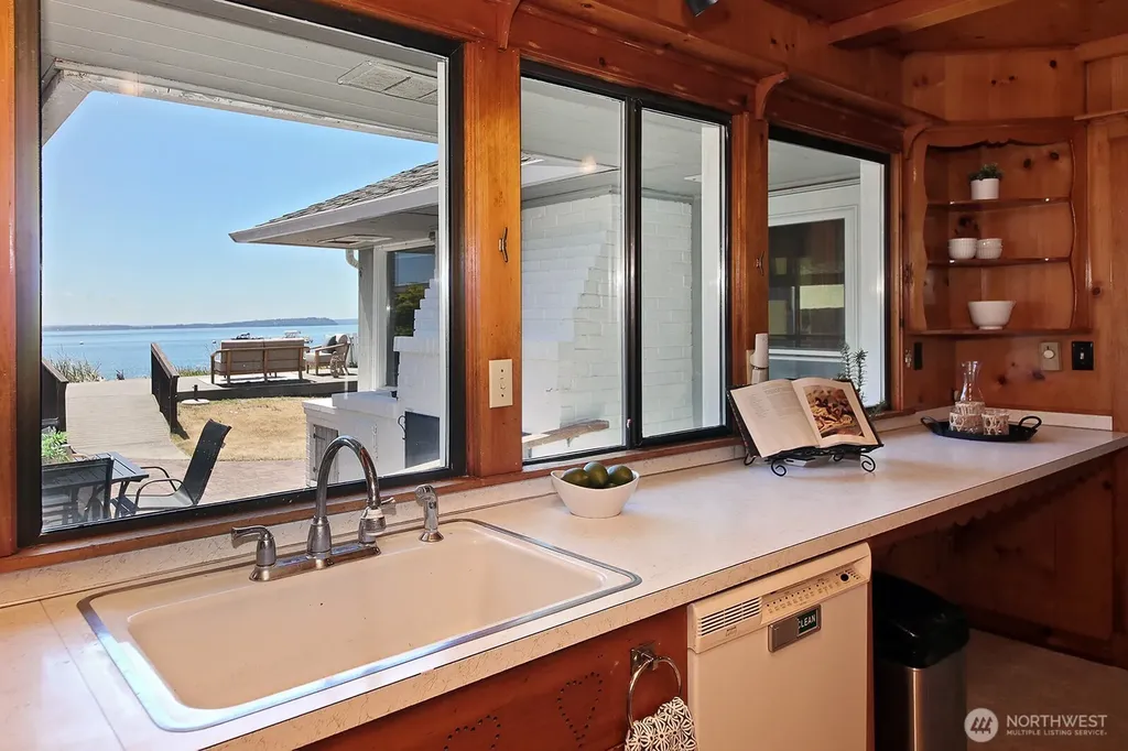 848 Old Beach Road Freeland WA 98249